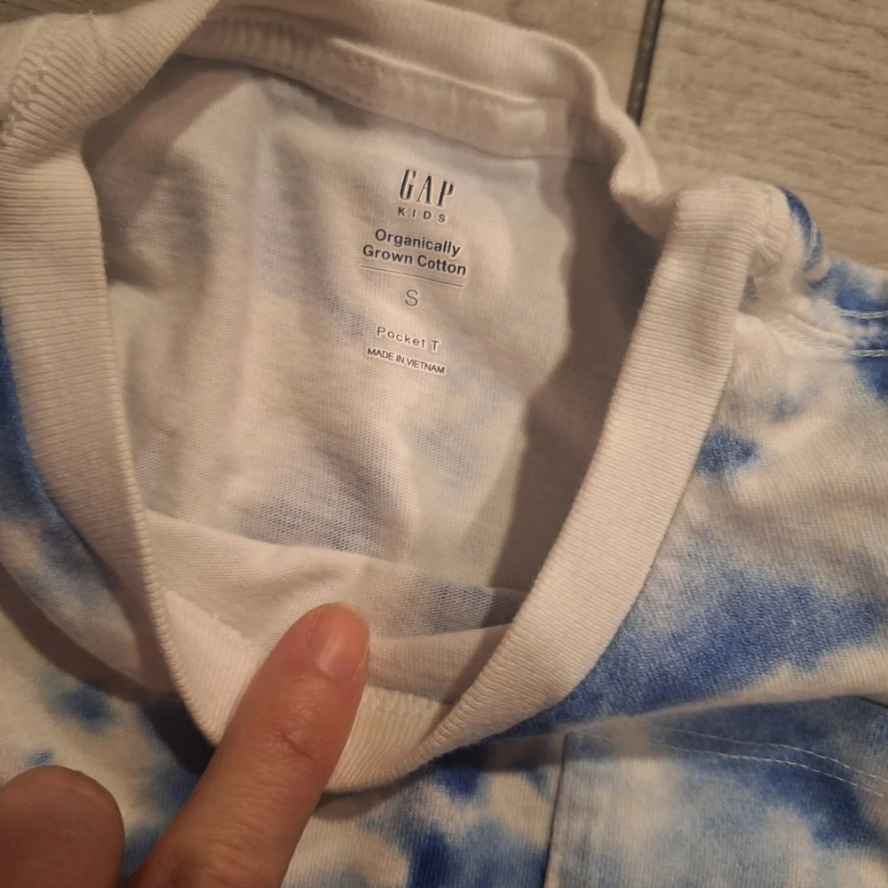 🦔Gap Tie Dye pocket tee🦄